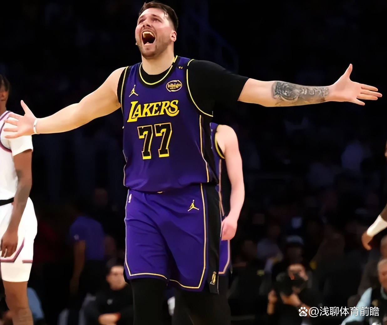 关于&quot;湖人队快速反击，打出精彩表现&quot;的信息