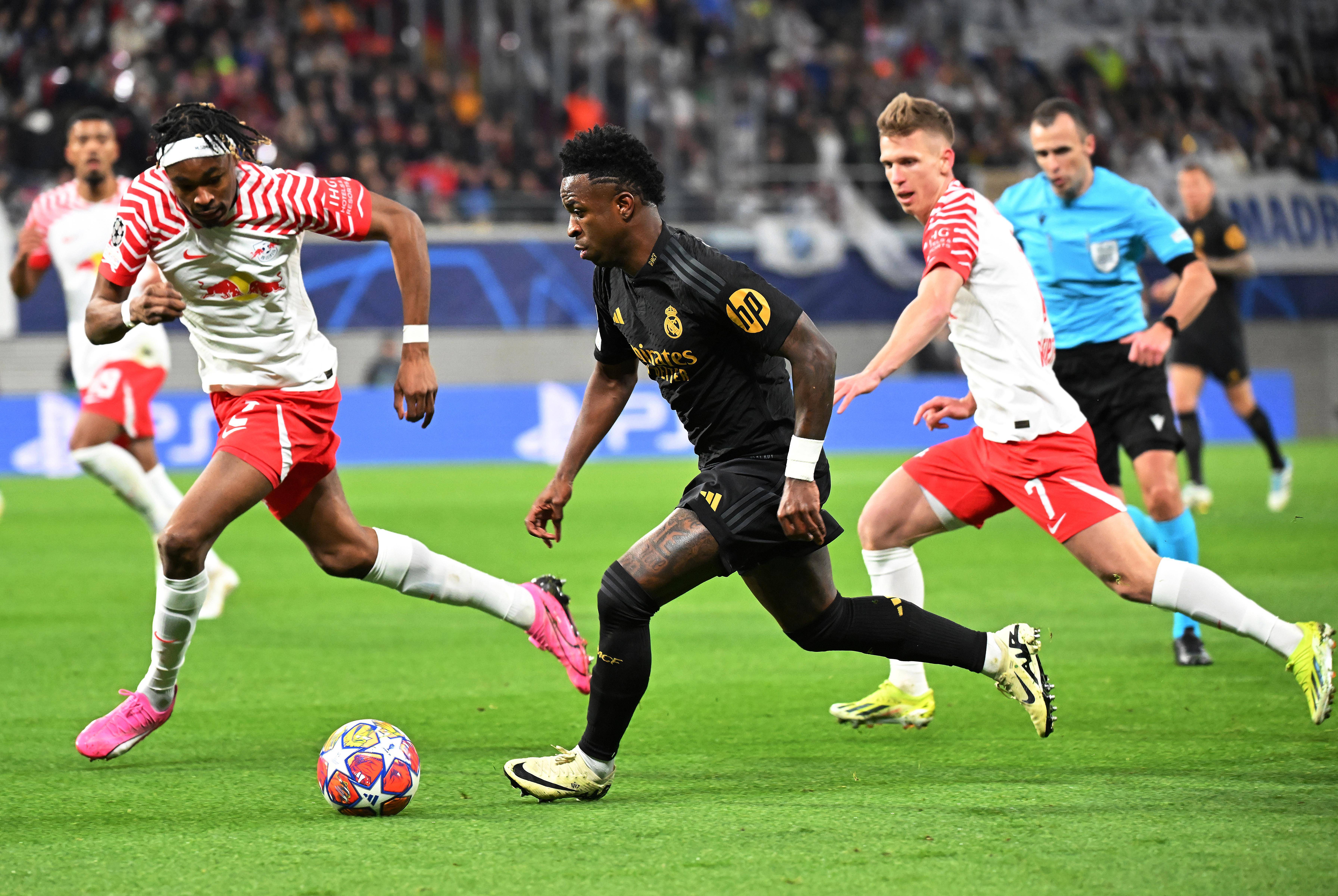 欧冠历史回顾：那些难忘的经典瞬间