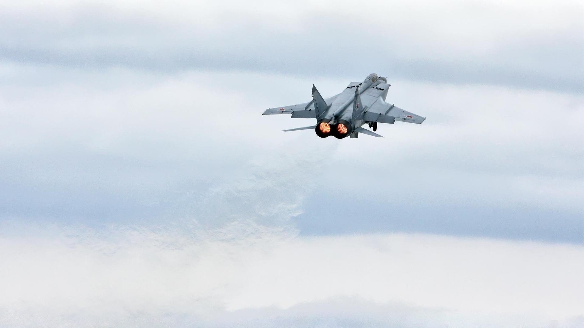 “意甲老牌强队奋勇追赶，比赛精彩纷呈”，意甲老大