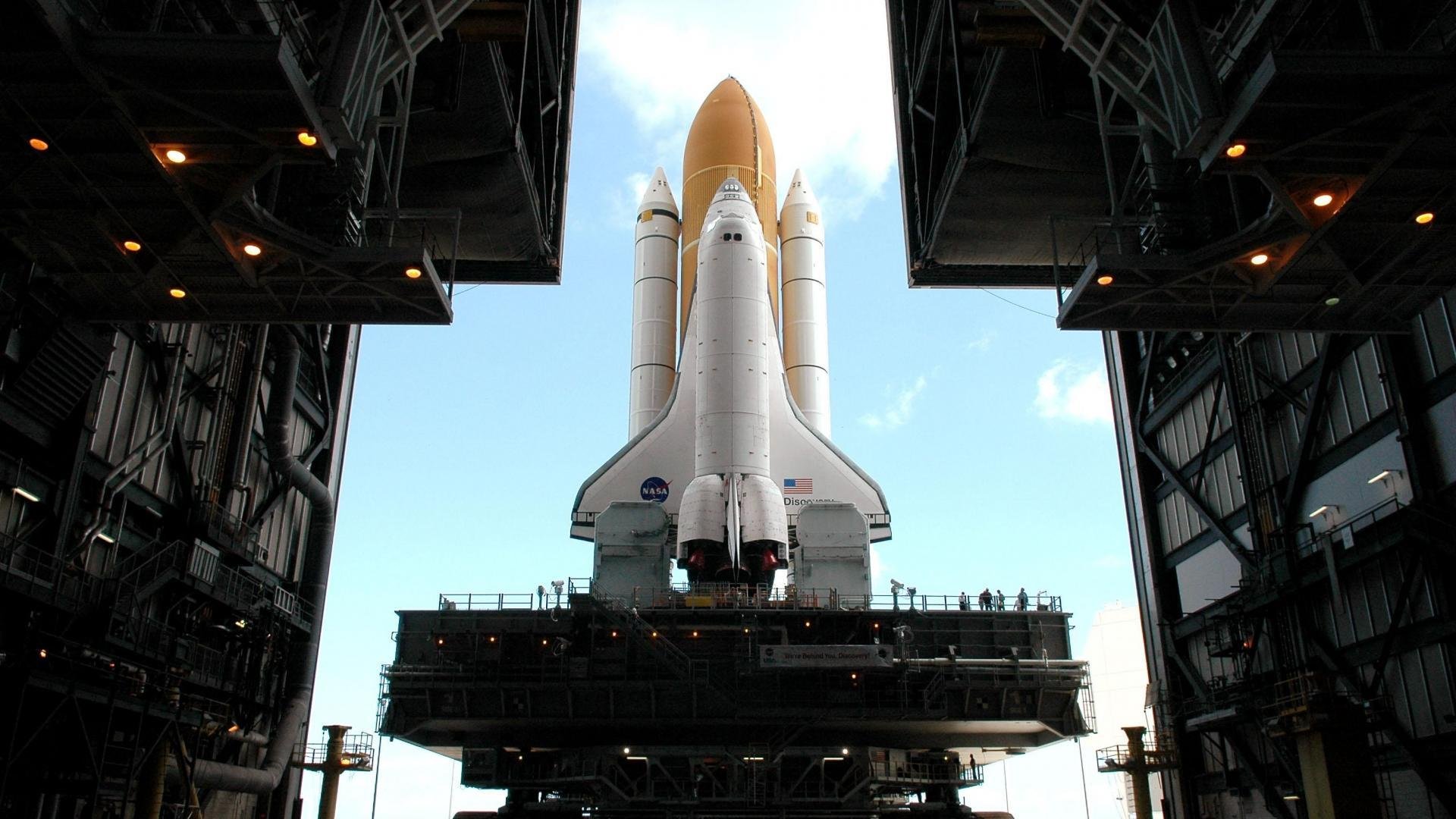 篮网举行社区公益日，球员参与街头篮球教学，nba篮网社区