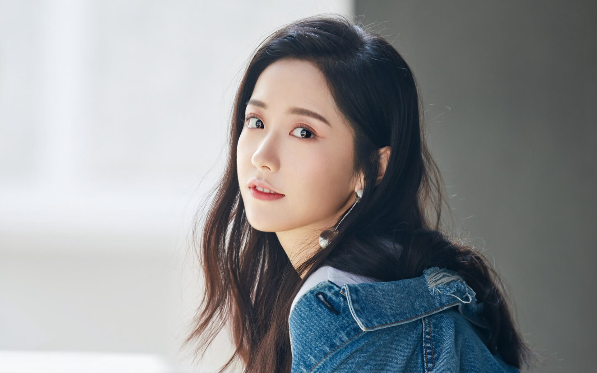 国足对阵日韩比赛表现对比，国足对战韩国精彩回放